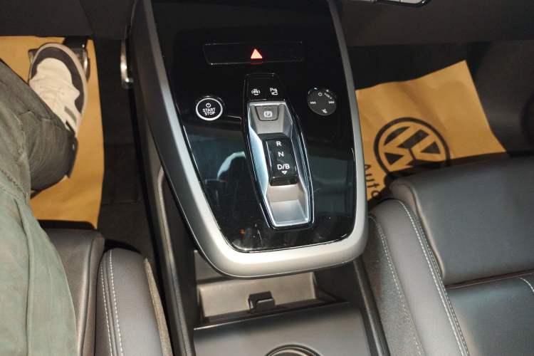 Used Audi Q5 e-tron 2023 40 e-tron Shining Edition Mecha Kit Gear Lever