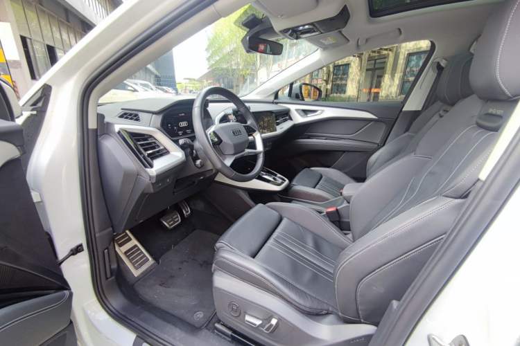 Used Audi Q5 e-tron 2023 40 e-tron Shining Edition Brocade Suit Interior 1