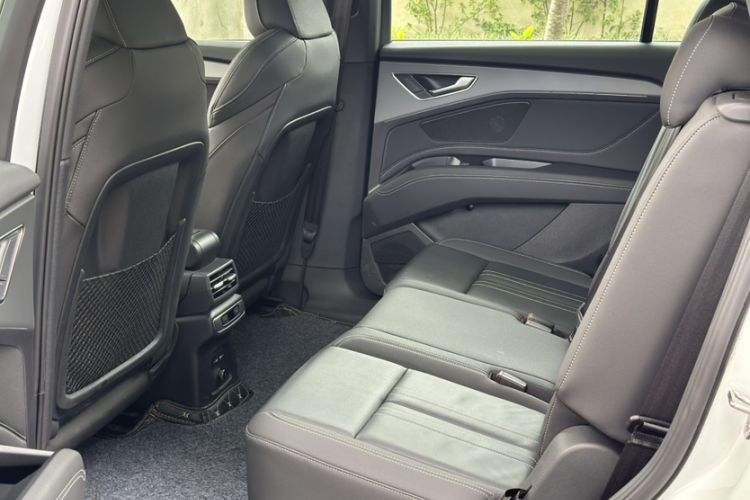Used Audi Q5 e-tron 2023 40 e-tron Shining Edition Mecha Kit Interior 2