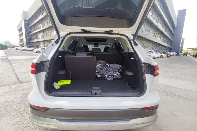 Used Audi Q5 e-tron 2023 40 e-tron Shining Edition Brocade Suit Interior 6