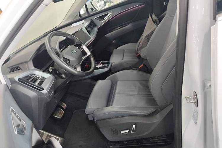 Used Audi Q5 e-tron 2023 40 e-tron Starry Edition Luxury Package Left Front Seat