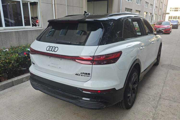 Used Audi Q5 e-tron 2023 40 e-tron Starry Edition White Mage Version Rear Right 45 Deg