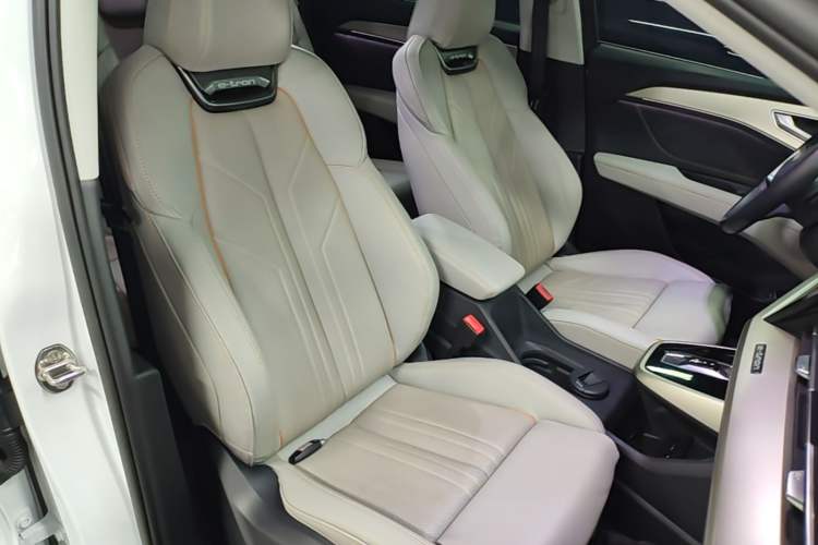 Used Audi Q5 e-tron 2023 40 e-tron Starry Edition Luxury Package Right Front Seat