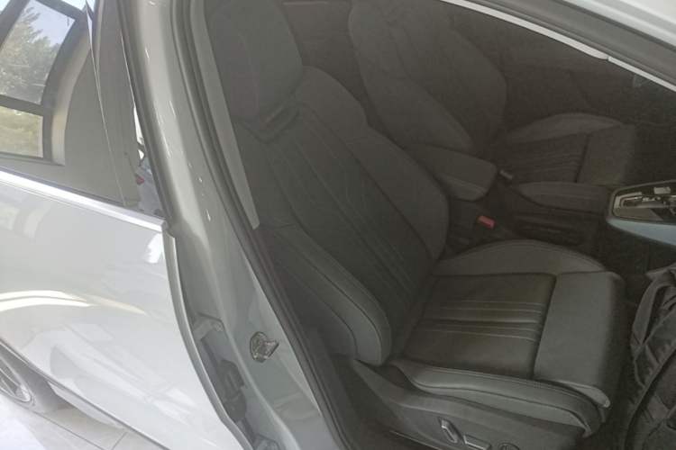 Used Audi Q5 e-tron 2023 40 e-tron Starry Edition Luxury Package Right Front Seat