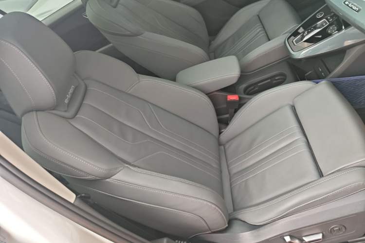 Used Audi Q5 e-tron 2023 40 e-tron Starry Edition Luxury Package Right Front Seat