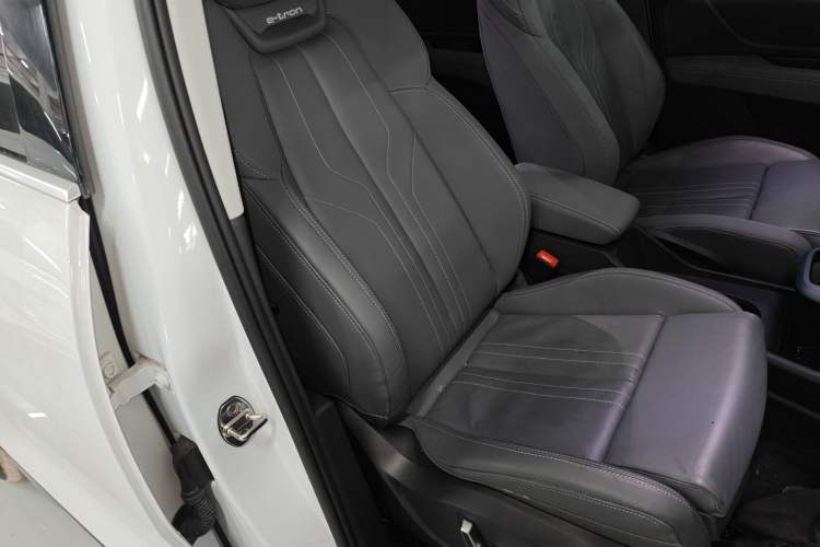 Used Audi Q5 e-tron 2023 40 e-tron Starry Edition Mecha Kit Right Front Seat