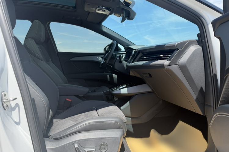 Used Audi Q5 e-tron 2023 40 e-tron Starry Edition Mecha Kit Right Front Seat