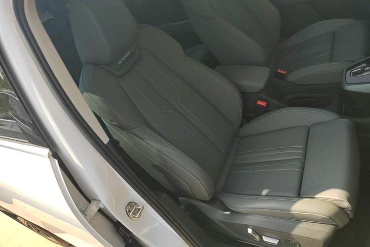 Used Audi Q5 e-tron 2023 40 e-tron Starry Edition Luxury Package Right Front Seat
