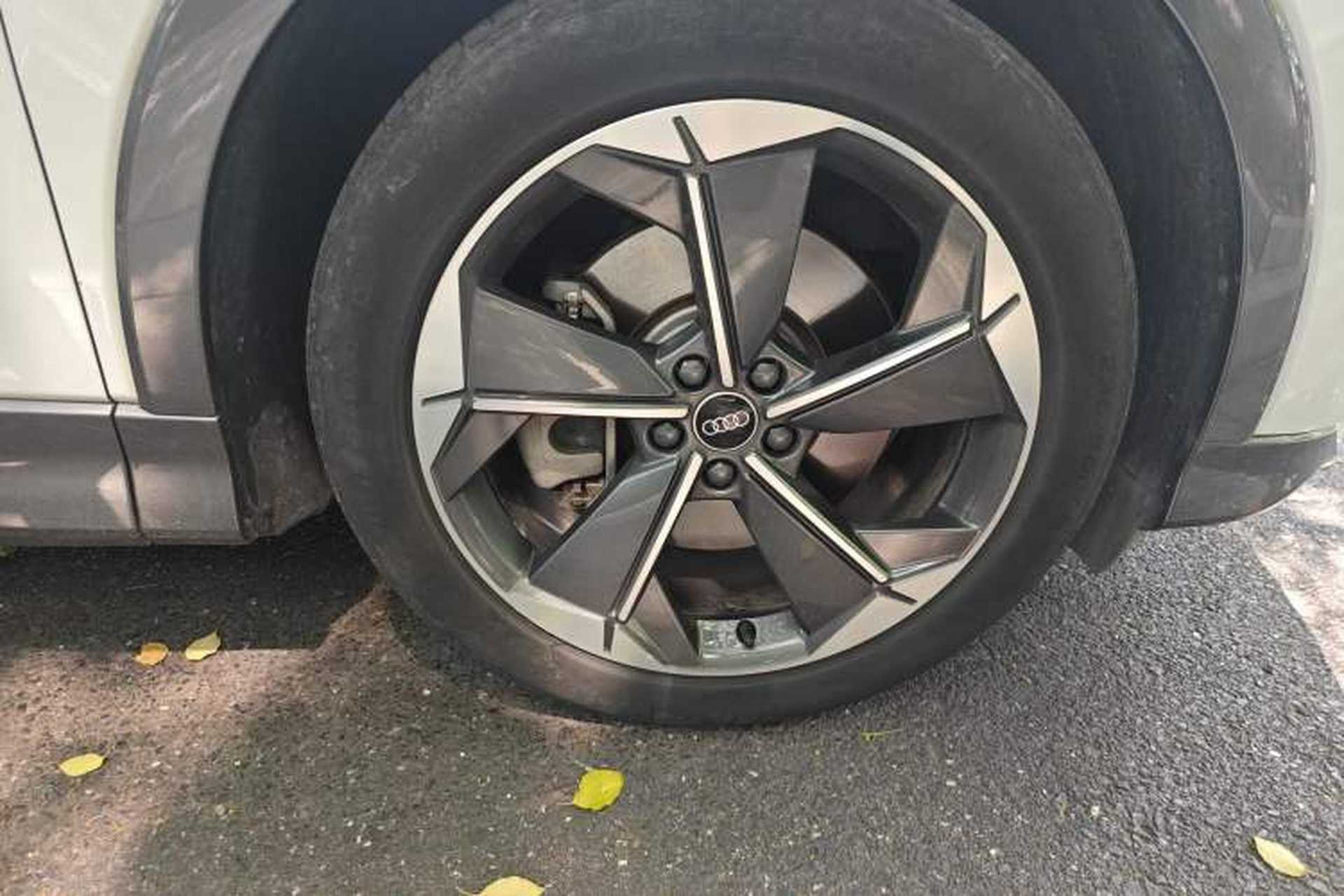 Used Audi Q5 e-tron 2023 40 e-tron Starry Edition Luxury Package Right Front Wheel Hub