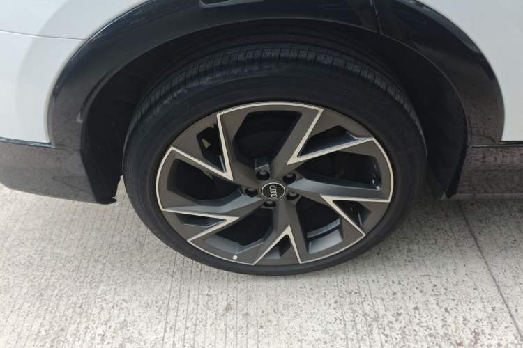 Used Audi Q5 e-tron 2023 40 e-tron Starry Edition White Mage Version Right Rear Wheel Hub