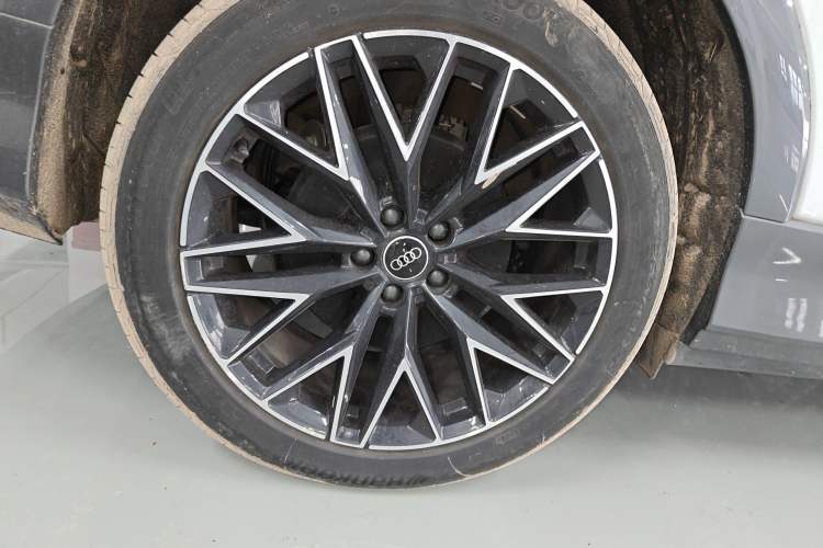 Used Audi Q5 e-tron 2023 40 e-tron Starry Edition Mecha Kit Right Rear Wheel Hub