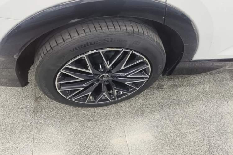 Used Audi Q5 e-tron 2023 40 e-tron Starry Edition Mecha Kit Right Rear Wheel Hub