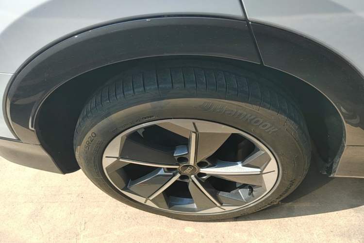 Used Audi Q5 e-tron 2023 40 e-tron Starry Edition Luxury Package Right Rear Wheel Hub