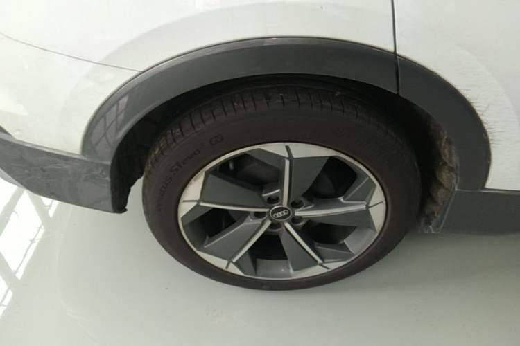 Used Audi Q5 e-tron 2023 40 e-tron Starry Edition Luxury Package Right Rear Wheel Hub