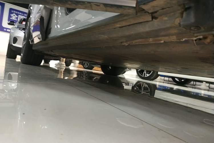 Used Audi Q5 e-tron 2023 40 e-tron Starry Edition Luxury Package Right Side Sill