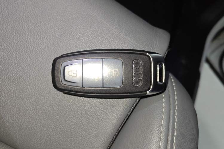 Used Audi Q5 e-tron 2023 40 e-tron Starry Edition Mecha Kit Vehicle Key