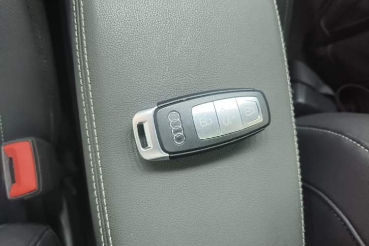Used Audi Q5 e-tron 2023 40 e-tron Starry Edition Mecha Kit Vehicle Key