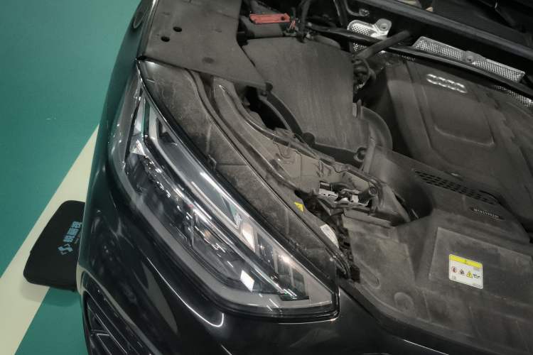 Used Audi Q5L 2024 45 TFSI Luxury Dynamic Model Engine Bay Right