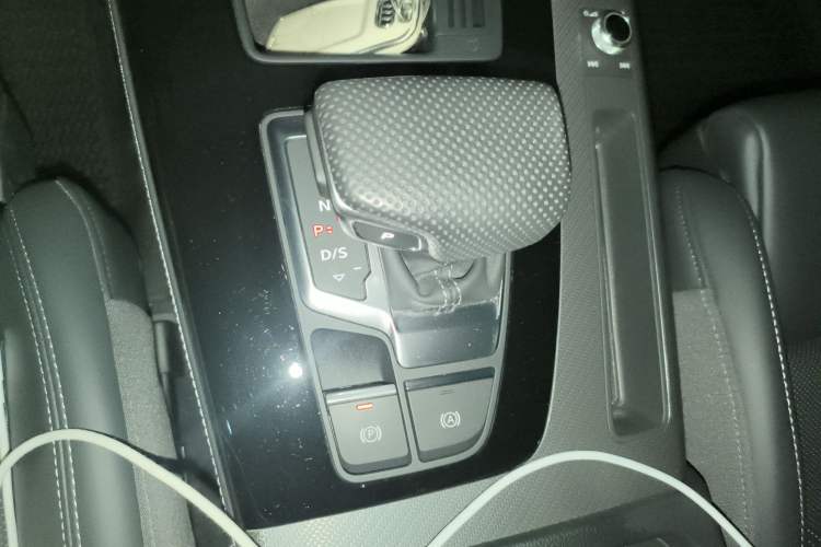 Used Audi Q5L 2024 45 TFSI Luxury Dynamic Model Gear Lever