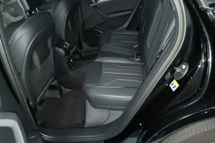 Used Audi Q5L 2024 45 TFSI Luxury Dynamic Model Left Rear Seat