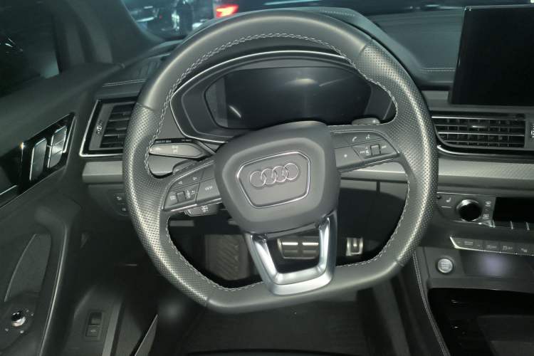 Used Audi Q5L 2024 45 TFSI Luxury Dynamic Model Steering Wheel
