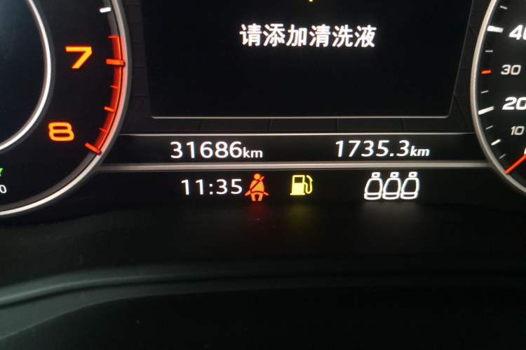 Used Audi Q5L 2018 45 TFSI Prestige Fashion Edition China V Emission Standard Odometer Close Up