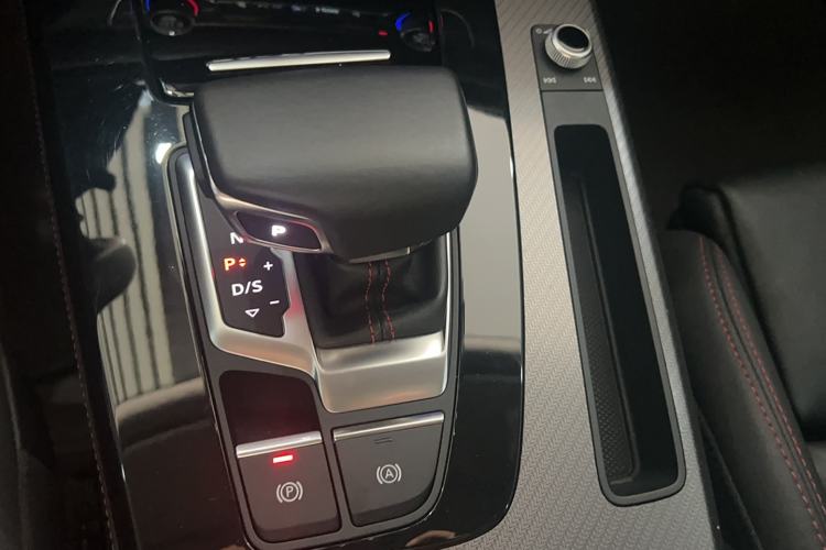 Used Audi Q5L 2022 40T RS Package Performance Model Gear Lever