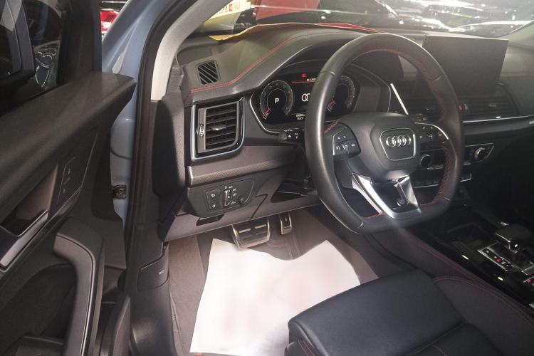 Used Audi Q5L 2022 40T RS Package Performance Model Interior 1