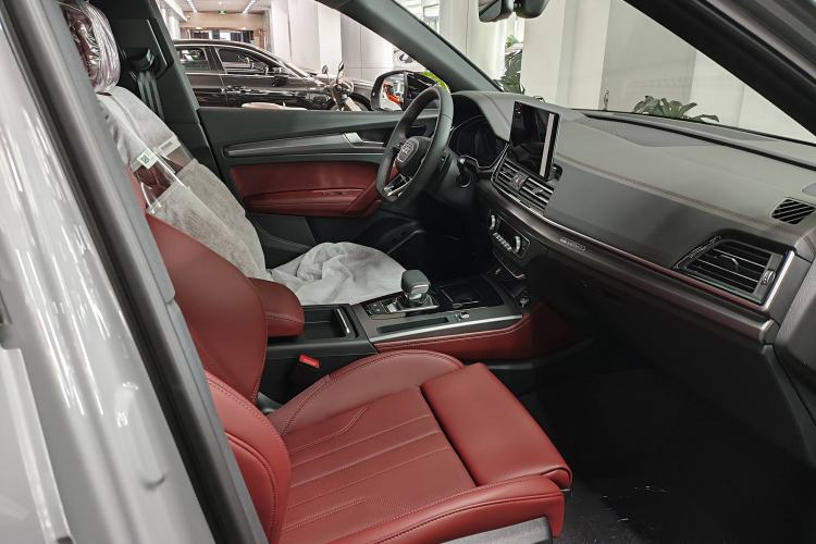 Used Audi Q5L 2025 quattro 45th Anniversary Edition 40 TFSI Luxury Dynamic Model Interior 2