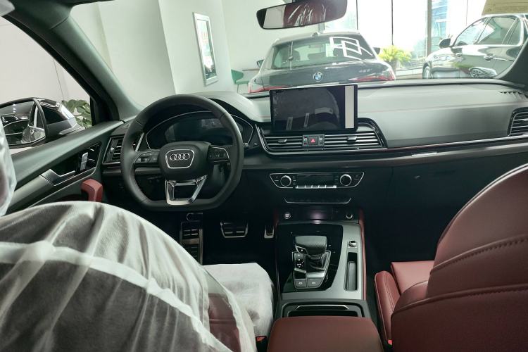 Used Audi Q5L 2025 quattro 45th Anniversary Edition 40 TFSI Luxury Dynamic Model Interior 3