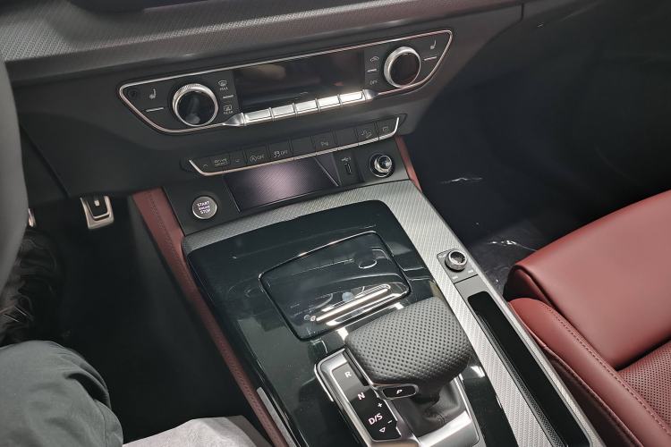 Used Audi Q5L 2025 quattro 45th Anniversary Edition 40 TFSI Luxury Dynamic Model Interior 8