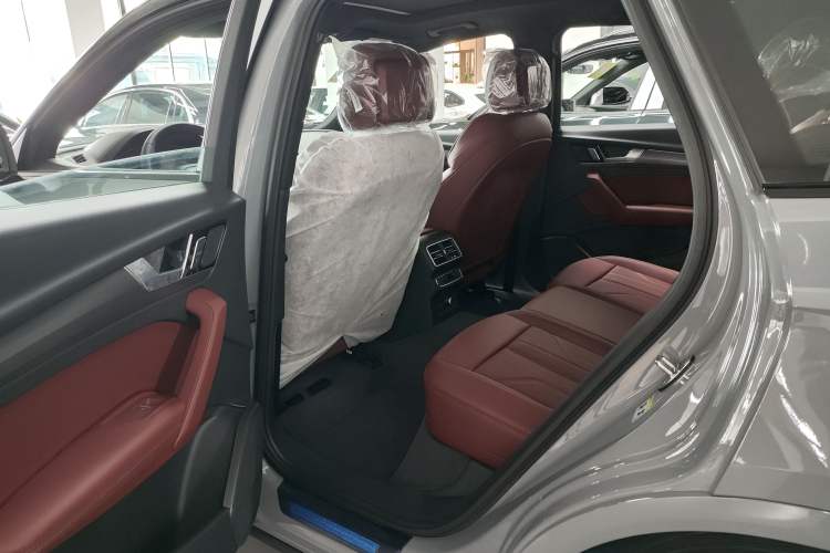 Used Audi Q5L 2025 quattro 45th Anniversary Edition 40 TFSI Luxury Dynamic Model Interior 9