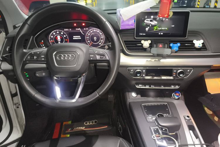 Used Audi Q5L 2020 Updated 40 TFSI Prestige Fashion Edition Center Console
