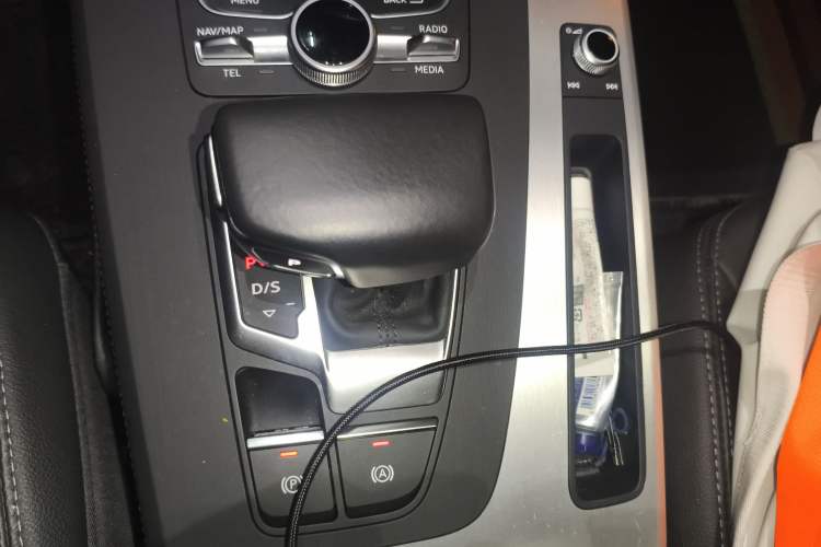 Used Audi Q5L 2020 Updated 40 TFSI Prestige Fashion Edition Gear Lever