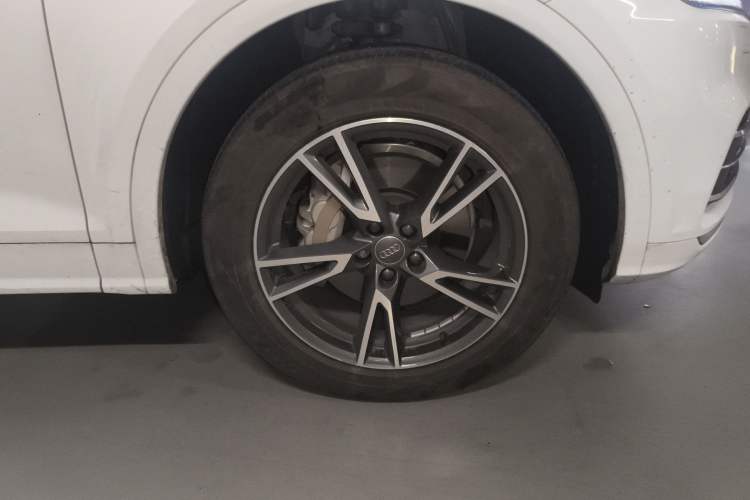 Used Audi Q5L 2020 Updated 40 TFSI Prestige Fashion Edition Right Front Wheel Hub