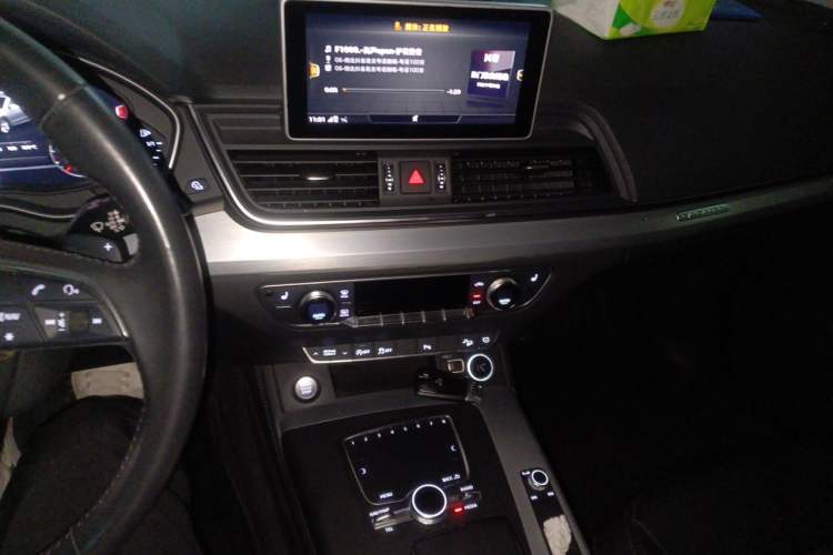 Used Audi Q5L 2018 40 TFSI Prestige Fashion Edition China VI Audio And AC Panel