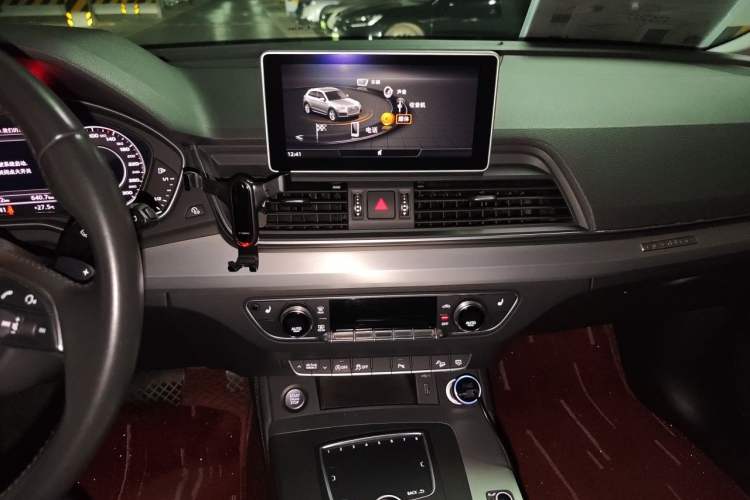Used Audi Q5L 2018 40 TFSI Prestige Fashion Edition China V Audio And AC Panel