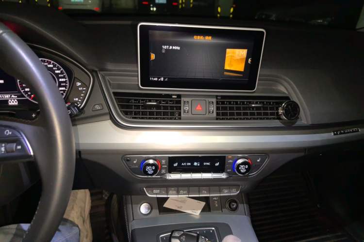 Used Audi Q5L 2018 40 TFSI Prestige Fashion Edition China VI Audio And AC Panel