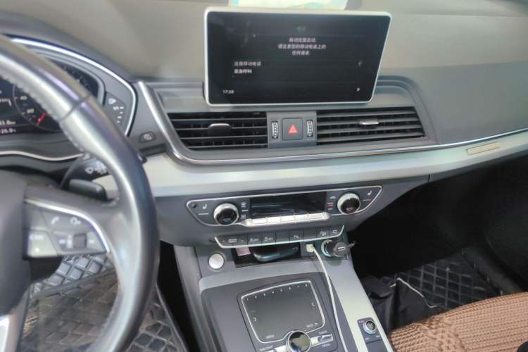 Used Audi Q5L 2018 40 TFSI Prestige Fashion Edition China VI Audio And AC Panel
