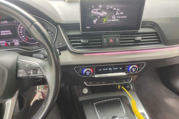 Used Audi Q5L 2018 40 TFSI Prestige Fashion Edition China V Audio And AC Panel