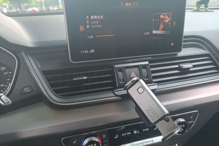 Used Audi Q5L 2018 40 TFSI Prestige Fashion Edition China VI Audio And AC Panel