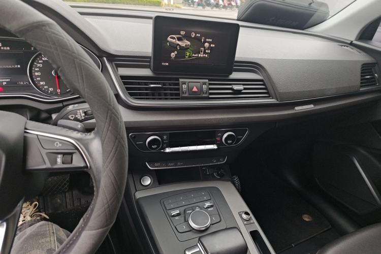 Used Audi Q5L 2018 40 TFSI Prestige Edition China VI Emission Standard Audio And AC Panel