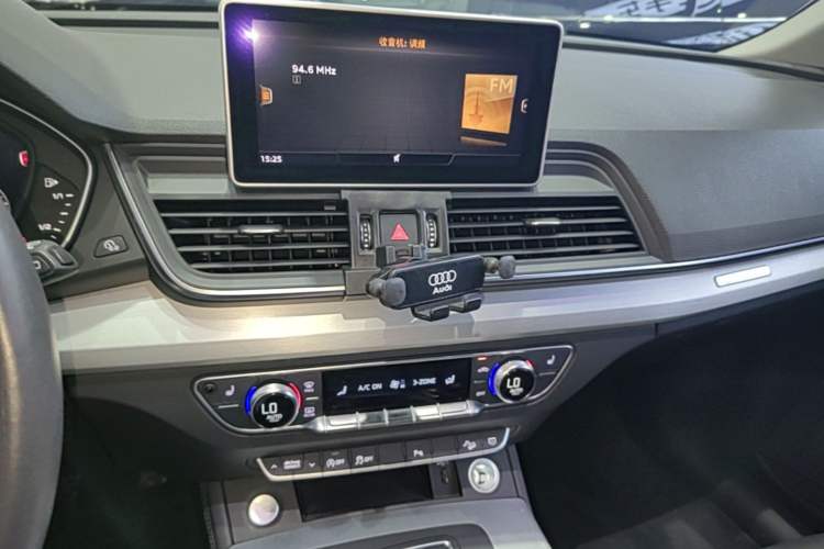 Used Audi Q5L 2018 40 TFSI Prestige Fashion Edition China VI Audio And AC Panel
