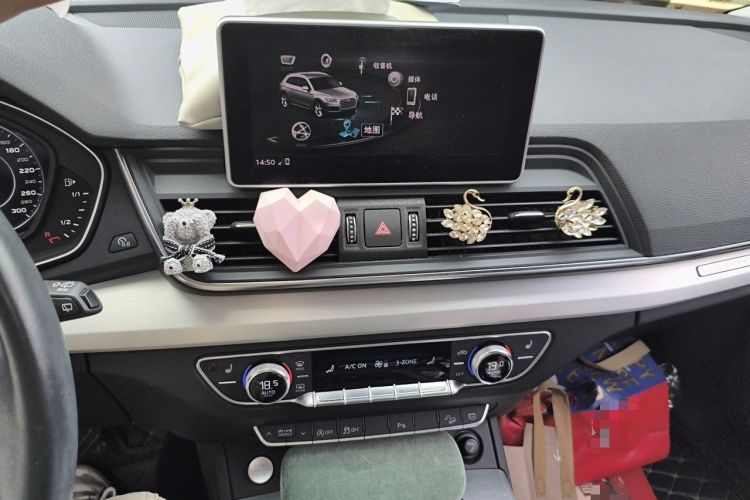 Used Audi Q5L 2018 40 TFSI Prestige Fashion Edition China VI Audio And AC Panel