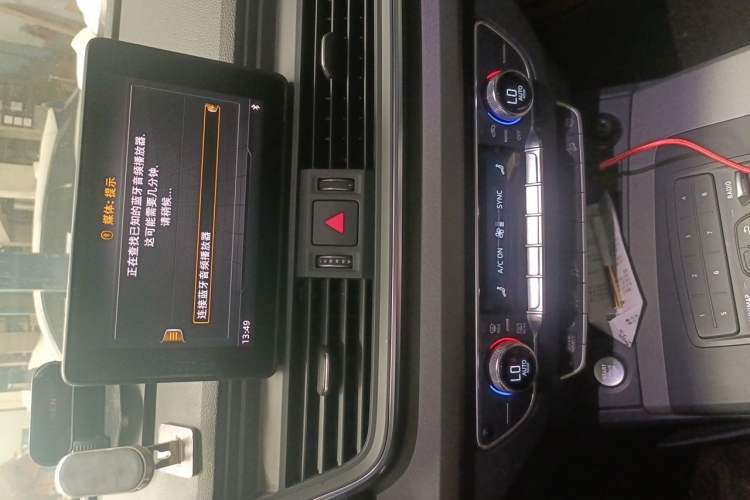 Used Audi Q5L 2018 40 TFSI Prestige Edition China VI Emission Standard Audio And AC Panel