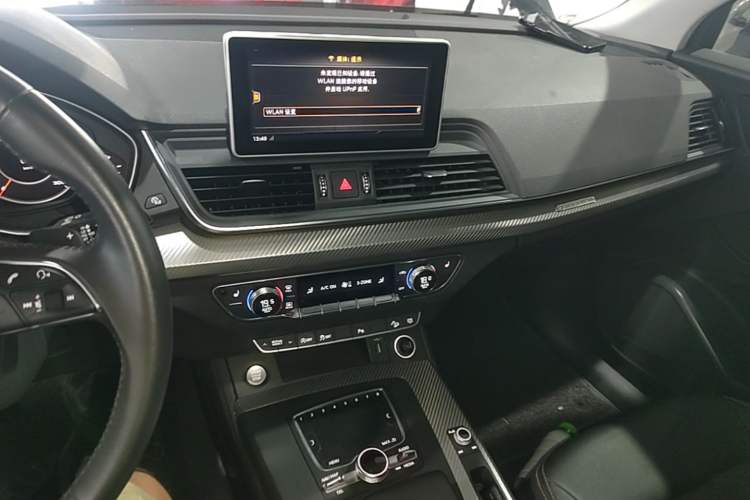 Used Audi Q5L 2018 45 TFSI Prestige Fashion Edition China VI Emission Standard Audio And AC Panel
