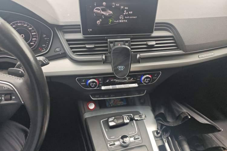Used Audi Q5L 2018 40 TFSI Prestige Fashion Edition China VI Audio And AC Panel