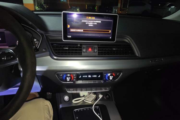 Used Audi Q5L 2018 40 TFSI Prestige Fashion Edition China VI Audio And AC Panel