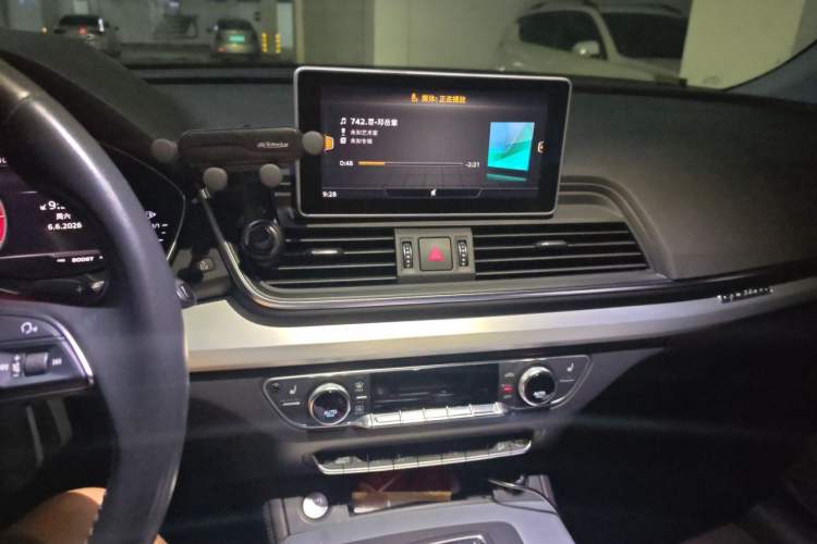 Used Audi Q5L 2018 40 TFSI Prestige Fashion Edition China VI Audio And AC Panel