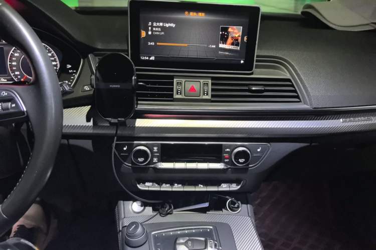 Used Audi Q5L 2018 45 TFSI Prestige Fashion Edition China VI Emission Standard Audio And AC Panel
